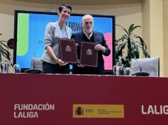 La ministra Saiz y Javier Tebas firman convenio para combatir el racismo en el deporte