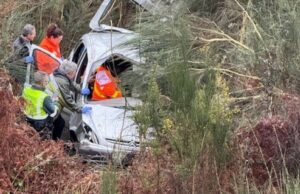 Tragedia en Traseirexa: los bomberos excarcelan a un herido tras brutal accidente de coche