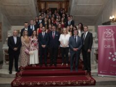 Excelencia premiada: estudiantes destacados en prácticas reciben la beca Movers by FUE