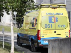 Tragedia en la OU‑540: un peatón muere atropellado en Verea Imagen de archivo de una ambulancia. EFE