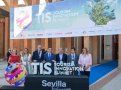 Sevilla cierra TIS2025 con Juanma Moreno destacando la innovación turística