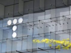 Además, el precio objetivo del consenso de mercado se sitúa en los 4,29 euros, lo que otorga un potencial alcista del 17% a las acciones de Telefónica. Entre las firmas que han reaccionado a la presentación del plan estratégico, Goldman Sachs ha mantenido su consejo de comprar para Telefónica, con un precio objetivo de 5,6 euros. Berenberg también ha decidido no variar su recomendación de mantener ni su precio objetivo, situado en los 4,30 euros.