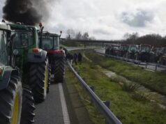 Los tractores vuelven a cortar la A-52 en contra del acuerdo de la UE-Mercosur