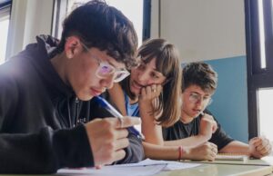 Los hogares con más ingresos invierten un 18 % más en clases particulares