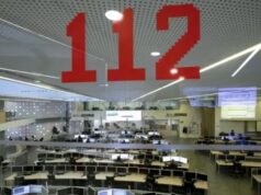 Bestial accidente frontal entre dos coches en la OU-1112 a la altura de Xinzo de Limia que deja una persona herida