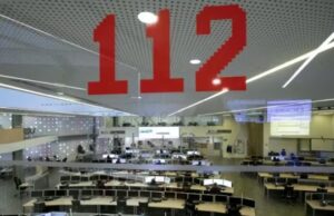 Bestial accidente frontal entre dos coches en la OU-1112 a la altura de Xinzo de Limia que deja una persona herida