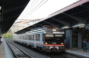El tren pirómano: Un tren provoca una insólita cadena de incendios en Ourense y desata un amplio operativo