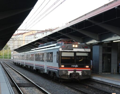El tren pirómano: Un tren provoca una insólita cadena de incendios en Ourense y desata un amplio operativo