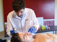 ISDIN realiza revisiones dermatológicas a los ciclistas del Movistar Team en el Tour