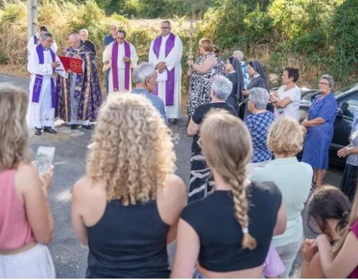 Roban una cruz del siglo XVIII y profanan una iglesia de Xinzo: el obispo tiene que acudir a purificarla