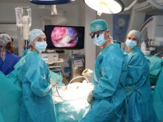 Una incisión lateral permite intervenir la válvula mitral reduciendo el impacto de la cirugía