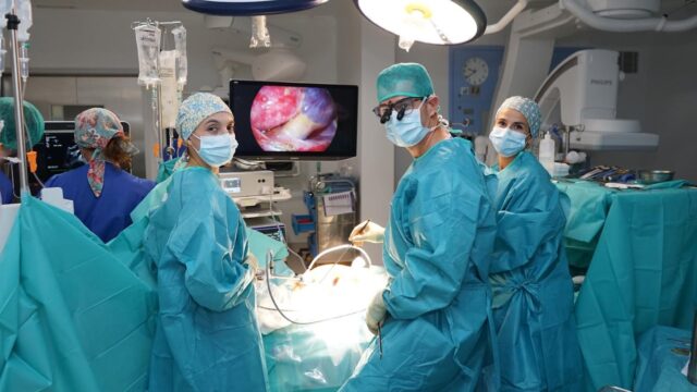 operacion-en-el-hostipal-Ruber-1x1.jpg