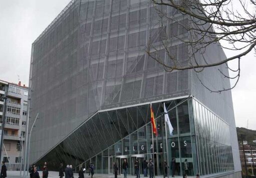 Condenado en Ourense tras aislar a una anciana de 83 años, quedarse con su herencia y dejarla pidiendo auxilio desde un octavo piso